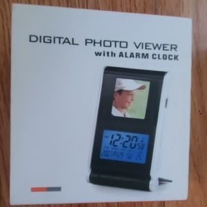 Digital photo viewer alarm clock
